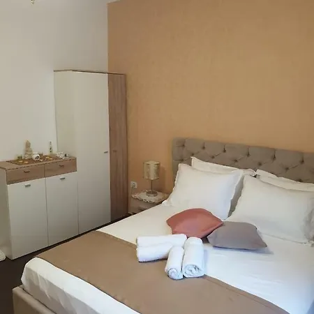Albrooms Hotel *
